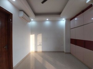 Room in 4 BHK Builder Floor at Sector 22 – for Rent