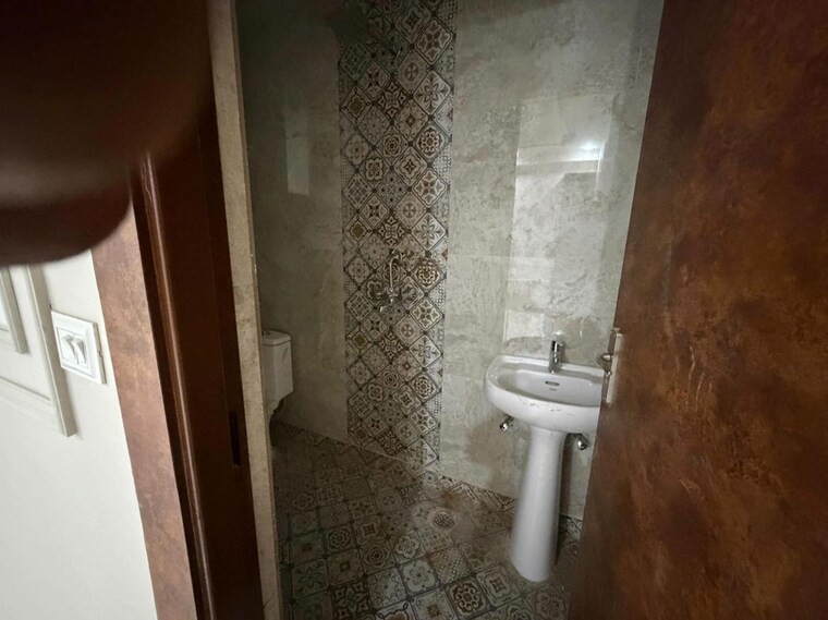 Bathroom, sunpura 2 Bedroom 1150 Sq.Ft. Builder Floor In Sunpura Greater Noida 10526079