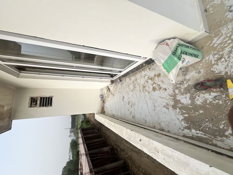 Balcony, vaidpura 3.5 Bedroom 1700 Sq.Ft. Villa In Vaidpura Greater Noida 10526015