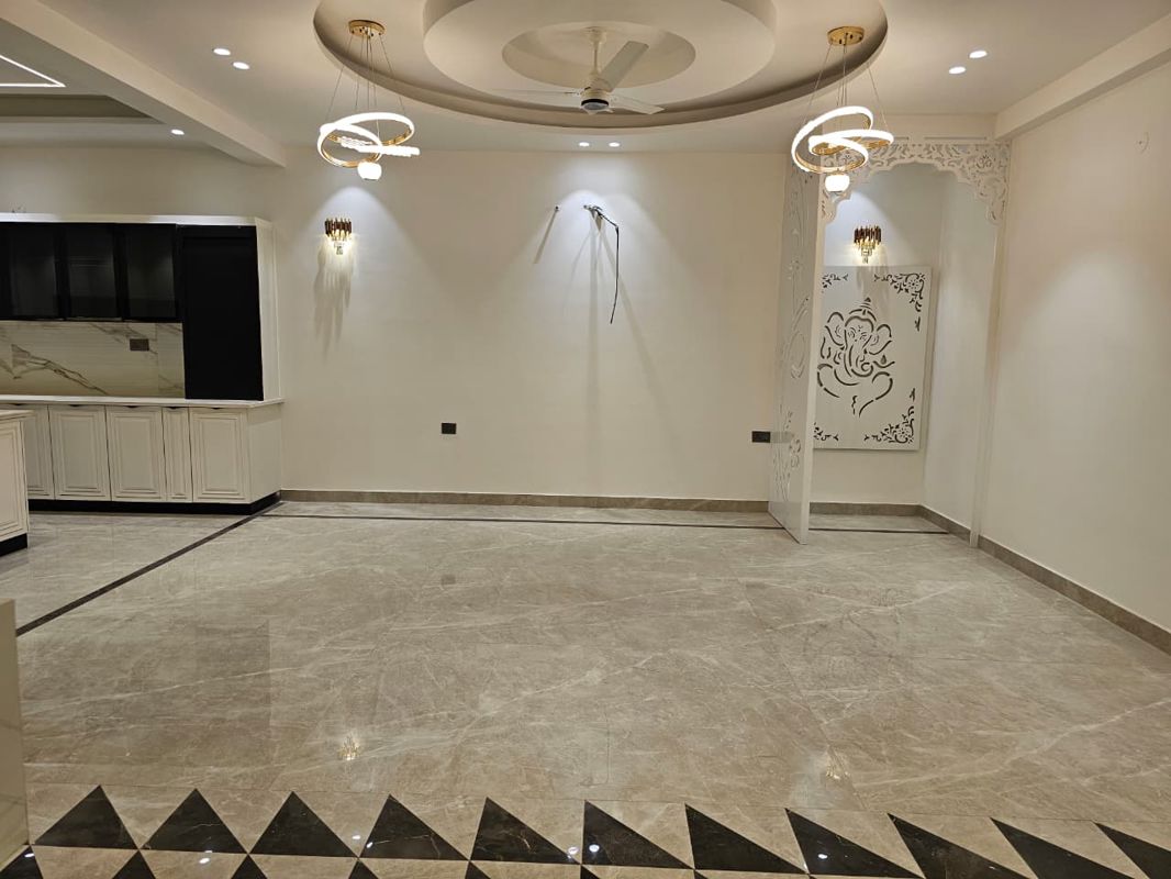 4 BHK + Prayer Room,Servant Room,Study Room,Extra Room,Basement,Store Room Builder Floor For Rent in Green Fields Colony
