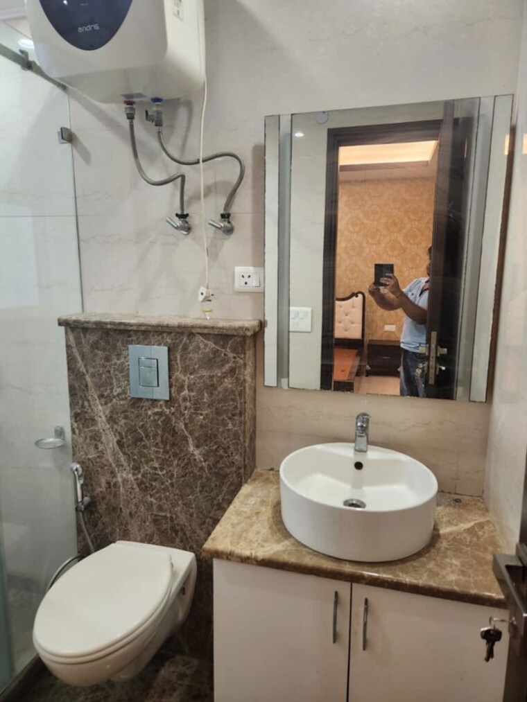 Bathroom, shivalik colony 3 Bedroom 1900 Sq.Ft. Builder Floor In Shivalik Colony Delhi 10526120