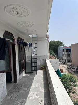 Balcony in 1 BHK Villa at Sector 23 – for Rent