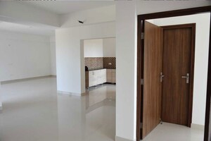Room in 5 BHK Apartment at Adani M2K Oyster Grande, Sector 102 – for Sale