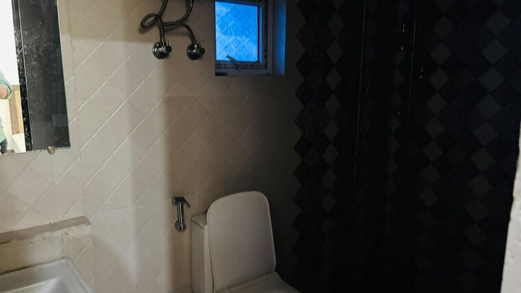 Bathroom, surya-aastha-greens 3 Bedroom 1735 Sq.Ft. Apartment In Sector 4 Greater Noida Greater Noida 10526145