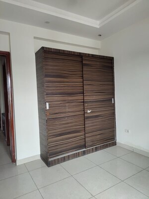 Room in 3 BHK Builder Floor at Sector 33 – for Rent
