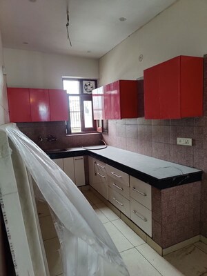 Kitchen in 3 BHK Builder Floor at Sector 33 – for Rent