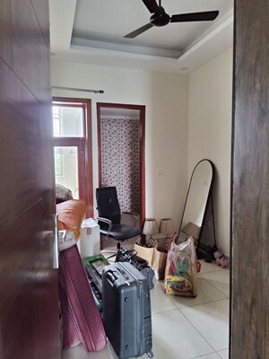 Team Area in 3 BHK Builder Floor at Sector 33 – for Rent