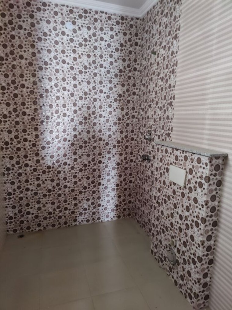 Bathroom, sector 33 3 Bedroom 1850 Sq.Ft. Builder Floor In Sector 33 Noida 10526156