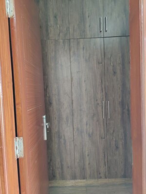 Furnished Amenities in 3 BHK Builder Floor at Sector 33 – for Rent