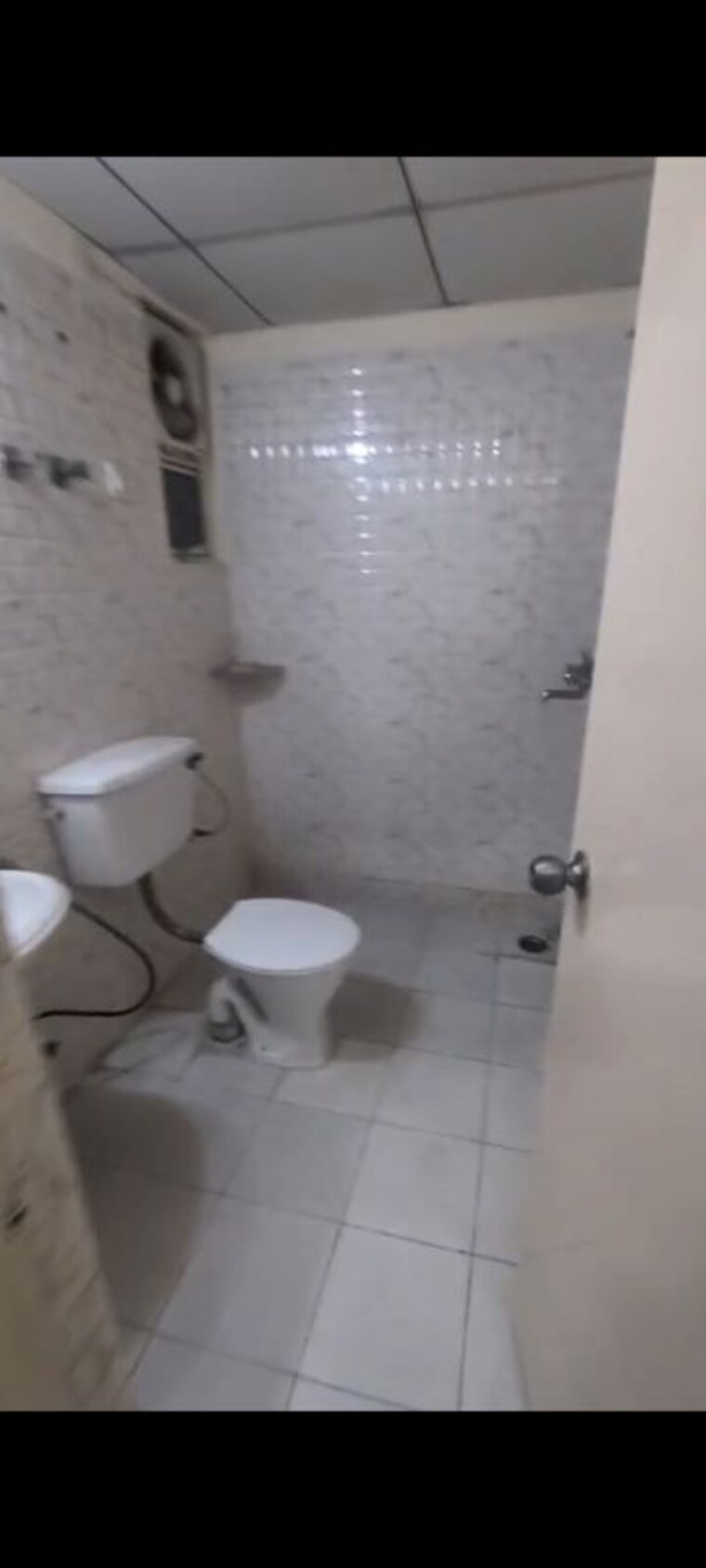 Bathroom, gaur-city-5th-avenue 3.5 Bedroom 1470 Sq.Ft. Apartment In Sector 4 Greater Noida Greater Noida 10526164