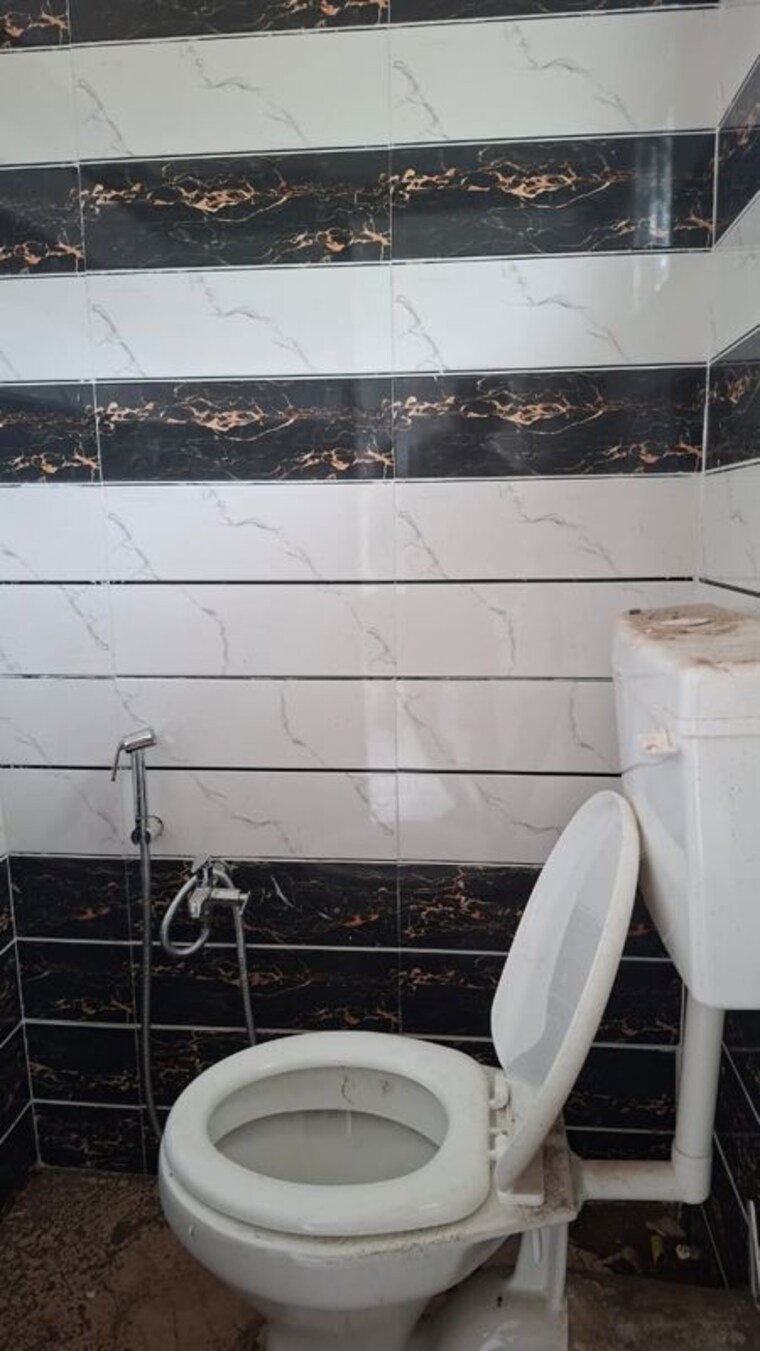 Bathroom, harish mukherjee road 2 Bedroom 735 Sq.Ft. Apartment In Harish Mukherjee Road Kolkata 10526205