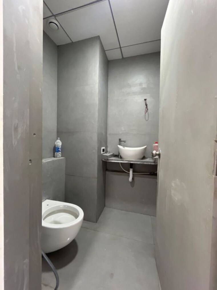 Bathroom, lodha-complex-lower-parel Commercial Office Space 980 Sq.Ft. In Lower Parel Mumbai 10526214