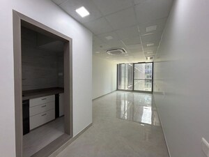 Room in  Office Space at Lodha Complex Lower Parel, Lower Parel – for Rent