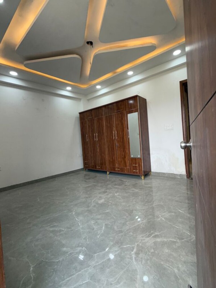 Room, jaipuria-heritage 4 Bedroom 180 Sq.Yd. Builder Floor In Shahpur Bamheta Ghaziabad 10526211