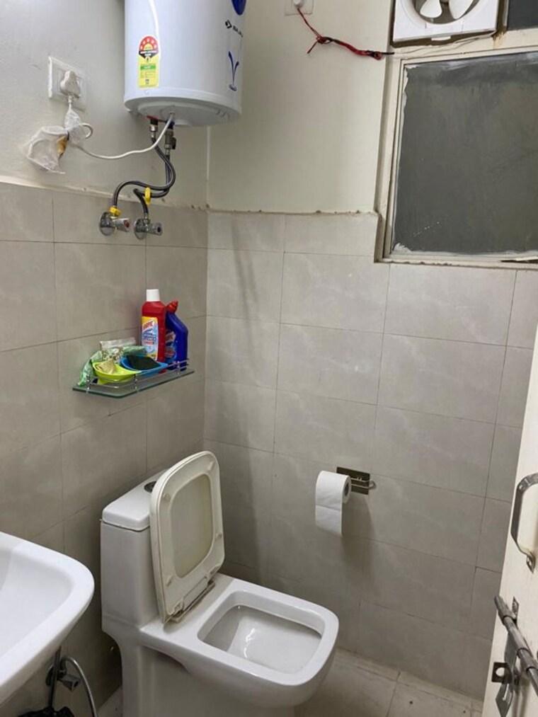 Bathroom, pivotal-riddhi-siddhi 2 Bedroom 600 Sq.Ft. Apartment In Sector 99 Gurgaon 10526232