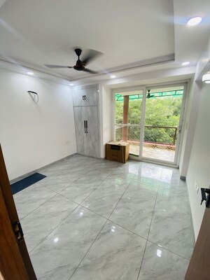 Room in 3 BHK Apartment at Desh Bandhu Gupta Road – for Sale