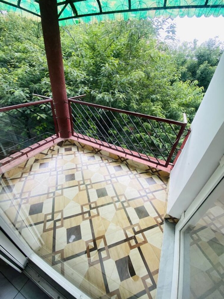Balcony, desh bandhu gupta road 3 Bedroom 2000 Sq.Ft. Apartment In Desh Bandhu Gupta Road Delhi 10526239