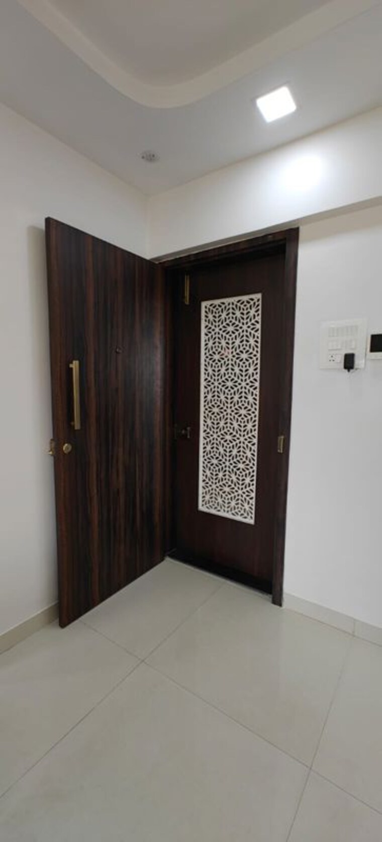 Room, shelter-residency 3.5 Bedroom 1800 Sq.Ft. Apartment In Kharghar Navi Mumbai 10518260
