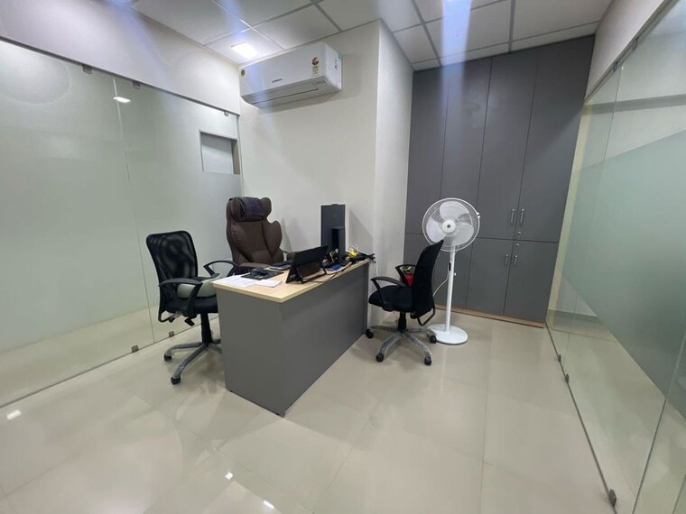 Team Area, kamla-trade-world Commercial Office Space 650 Sq.Ft. In Lower Parel Mumbai 10526279