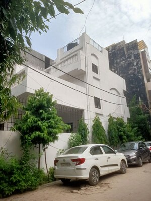 5 BHK Independent House For Sale in Vasant Kunj Enclave