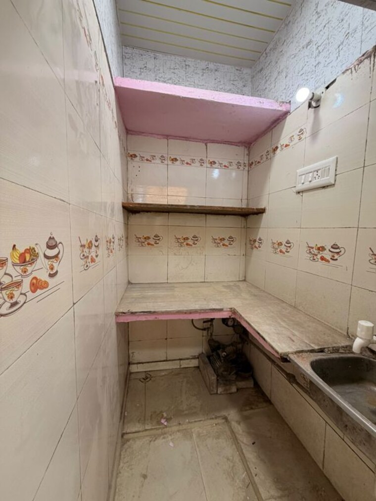 Kitchen, rohini sector 5 1 Bedroom 700 Sq.Ft. Builder Floor In Rohini Sector 5 Delhi 10526357