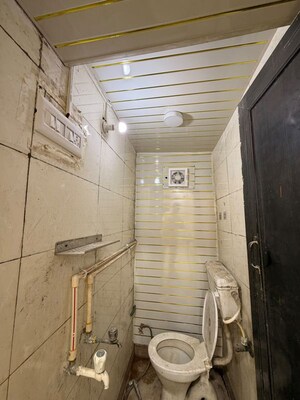 Bathroom in 1 BHK Builder Floor at Rohini Sector 5 – for Rent