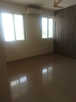 Room in 4 BHK Apartment at Emaar Emerald Floors Premier, Sector 65 – for Rent