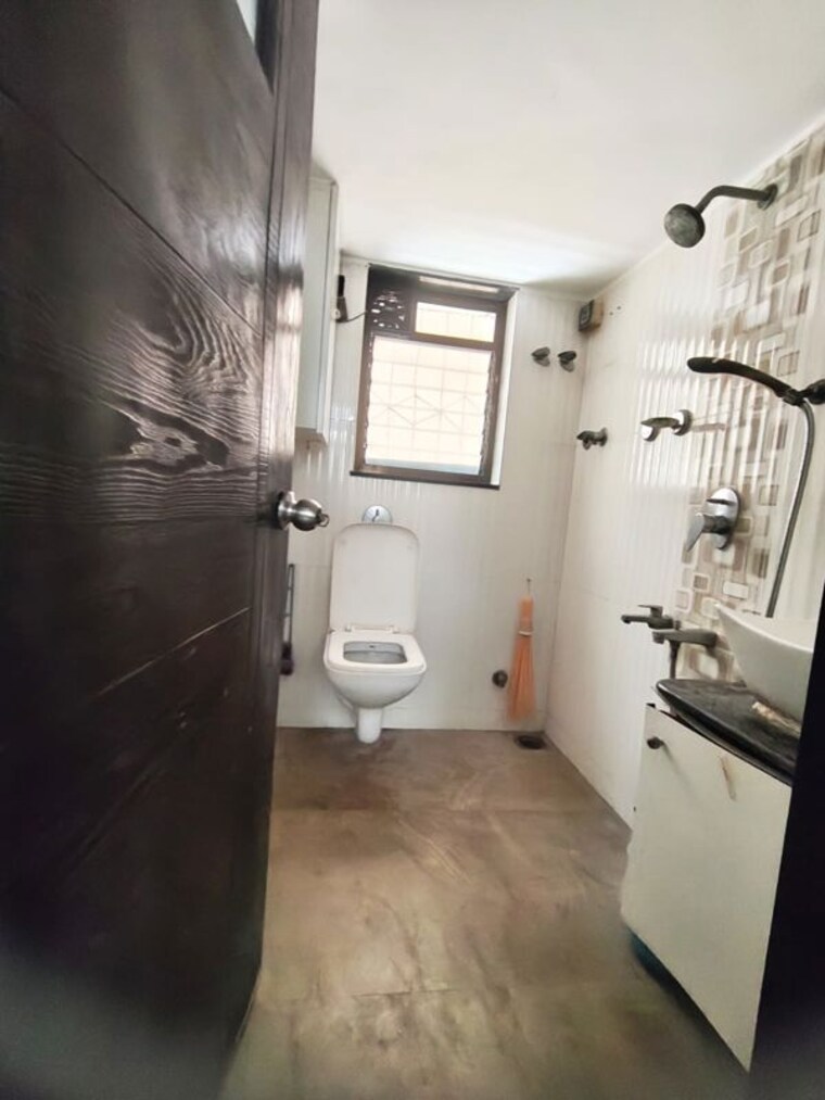 Bathroom, swapnalok-apartments-malad-east 2 Bedroom 700 Sq.Ft. Apartment In Malad East Mumbai 10526422