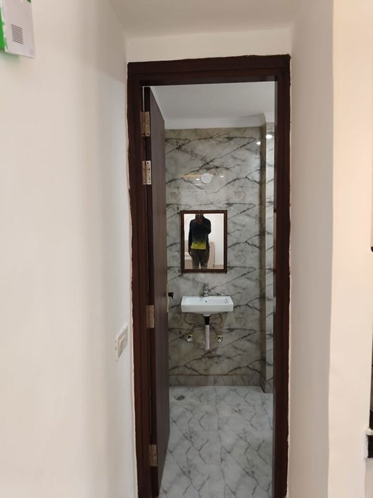 undefined, freedom fighters enclave 1 Bedroom 600 Sq.Ft. Builder Floor In Freedom Fighters Enclave Delhi 10526474