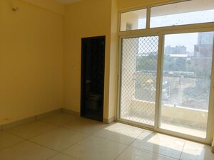 Room in 2 BHK Builder Floor at Sector 73 – for Rent