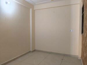 Room in 2 BHK Builder Floor at Sector 73 – for Rent