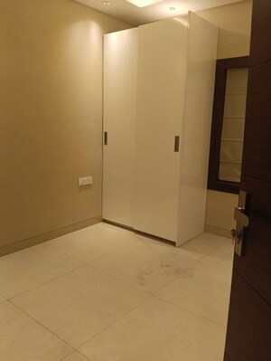 Room in 3 BHK Builder Floor at Naraina – for Rent