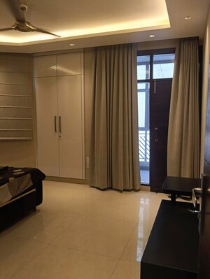 Room in 3 BHK Builder Floor at Naraina – for Rent