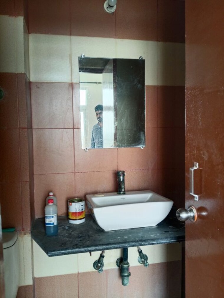 Bathroom, mahagun-my-woods 2.5 Bedroom 1110 Sq.Ft. Apartment In Sector 16c Greater Noida Greater Noida 10526533