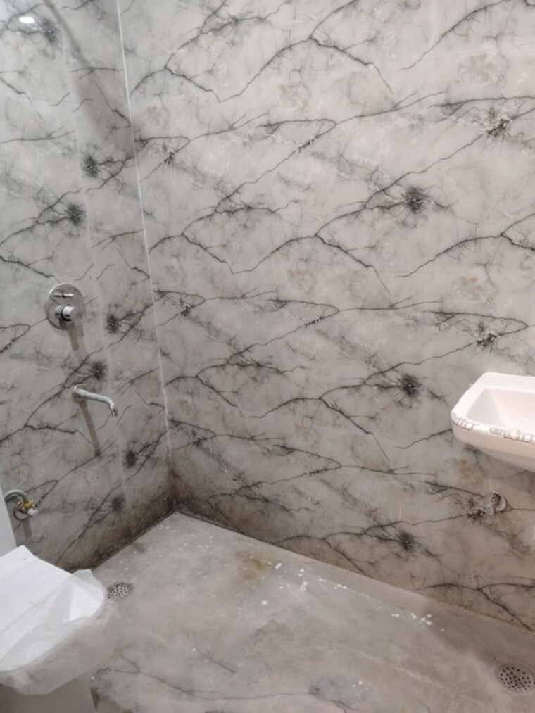 Bathroom, freedom fighters enclave 2 Bedroom 800 Sq.Ft. Builder Floor In Freedom Fighters Enclave Delhi 10526536