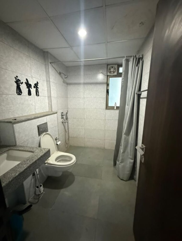 Bathroom, tata-primanti-executive-apartments 3 Bedroom 2185 Sq.Ft. Apartment In Sector 72 Gurgaon 10526537