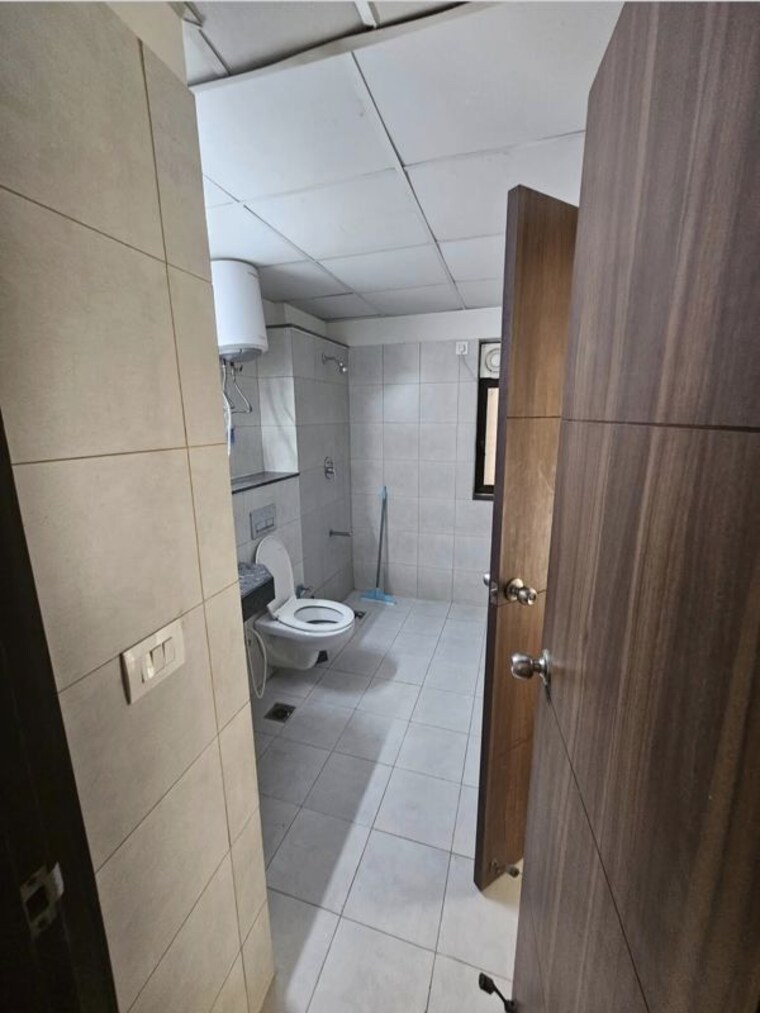 Bathroom, godrej-oasis 3 Bedroom 1790 Sq.Ft. Apartment In Sector 88a Gurgaon 10526531