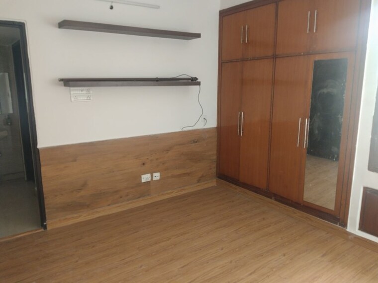 Room, sector 46 3 Bedroom 1350 Sq.Ft. Apartment In Sector 46 Faridabad 10526555