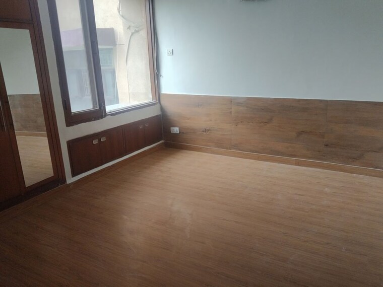 Room, sector 46 3 Bedroom 1350 Sq.Ft. Apartment In Sector 46 Faridabad 10526555