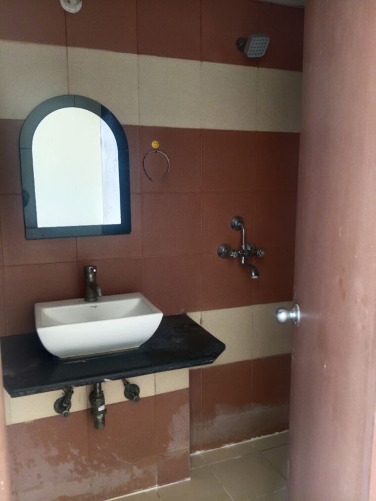 Bathroom, mahagun-my-woods 2 Bedroom 935 Sq.Ft. Apartment In Sector 16c Greater Noida Greater Noida 10526574