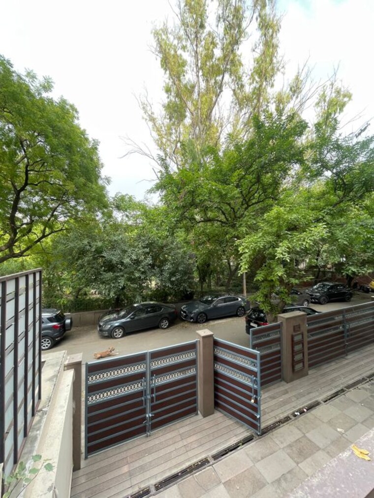 Balcony, vasant vihar 4 Bedroom 400 Sq.Yd. Builder Floor In Vasant Vihar Delhi 10526629