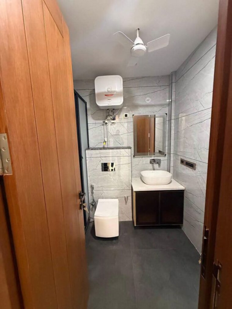Bathroom, emaar-emerald-floors 3 Bedroom 1822 Sq.Ft. Builder Floor In Sector 65 Gurgaon 10526680