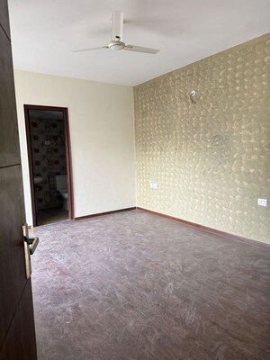 Room in 3 BHK Apartment at Eros Sampoornam, Sector 2 Greater Noida – for Rent