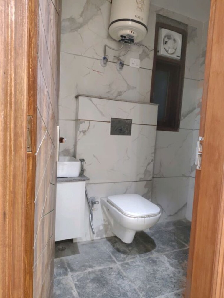 Bathroom, chattarpur 2 Bedroom 800 Sq.Ft. Builder Floor In Chattarpur Delhi 10526695