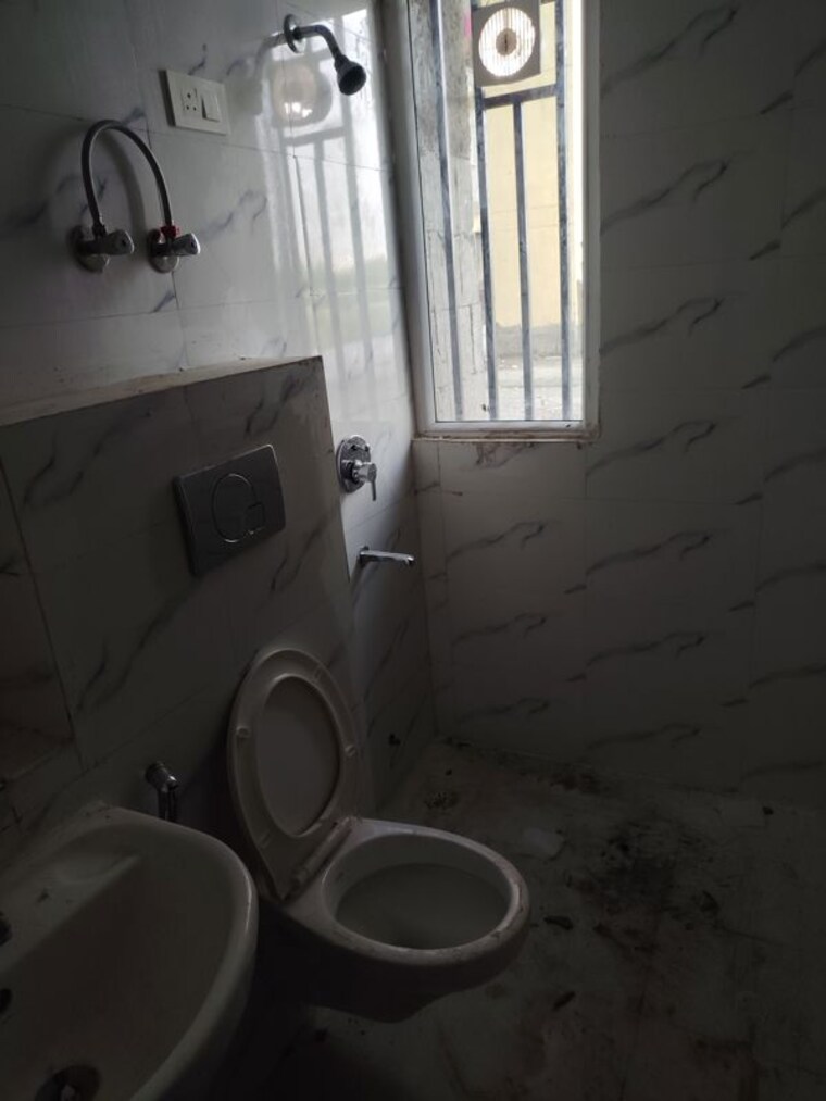 Bathroom, unnati-fortune-the-aranya 3 Bedroom 1425 Sq.Ft. Apartment In Sector 119 Noida 10526737