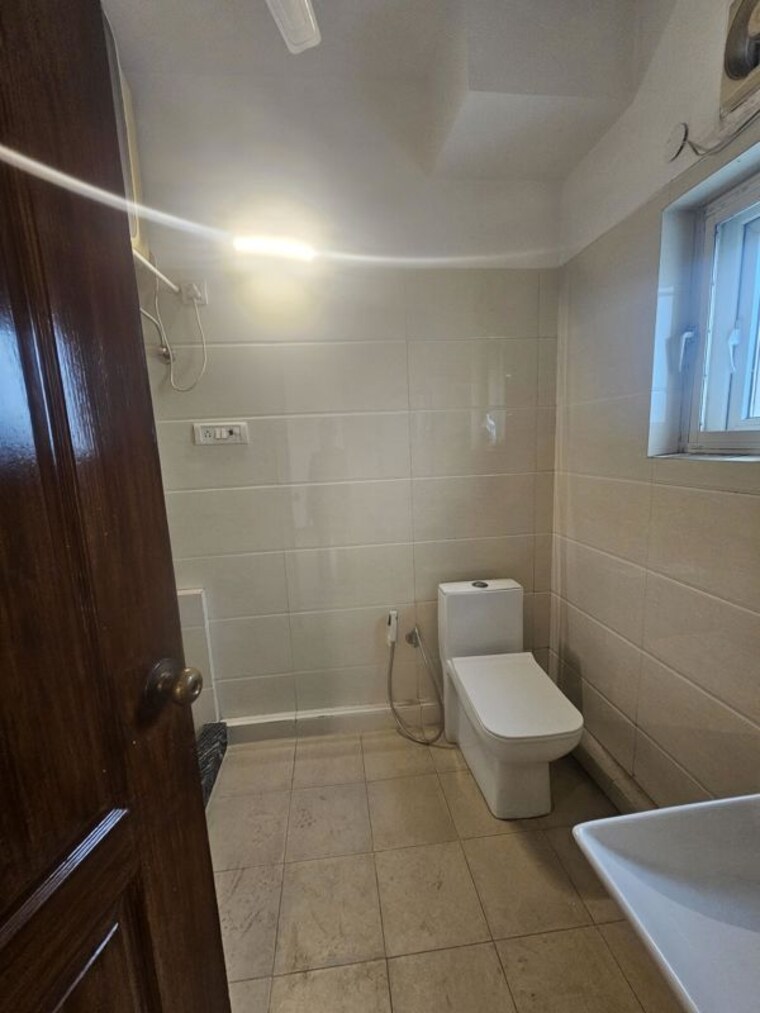 Bathroom, sector 22 4 Bedroom 2100 Sq.Ft. Builder Floor In Sector 22 Gurgaon 10526802