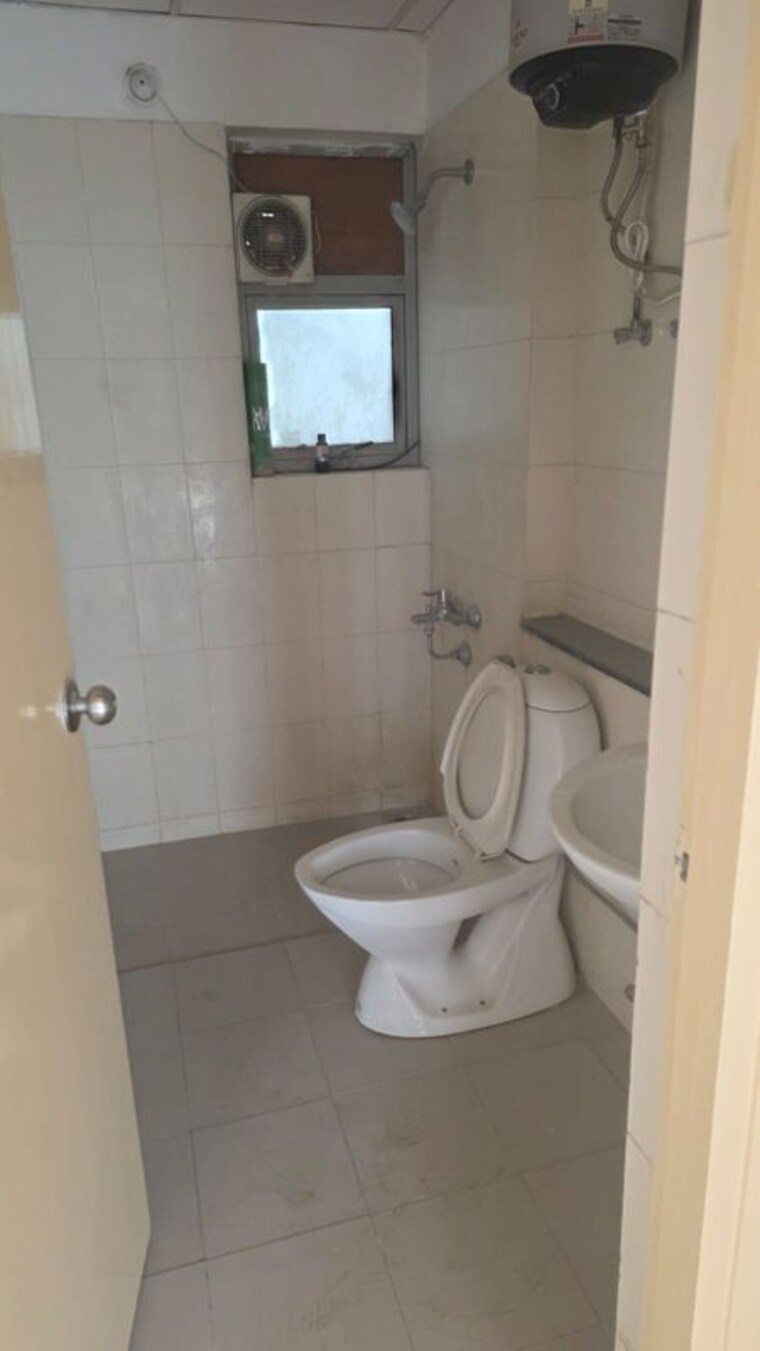 Bathroom, vatika-lifestyle-homes 2 Bedroom 1235 Sq.Ft. Apartment In Sector 83 Gurgaon 10526805