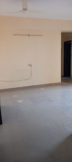 Room in 2 BHK Apartment at Paras Tierea, Sector 137 – for Rent