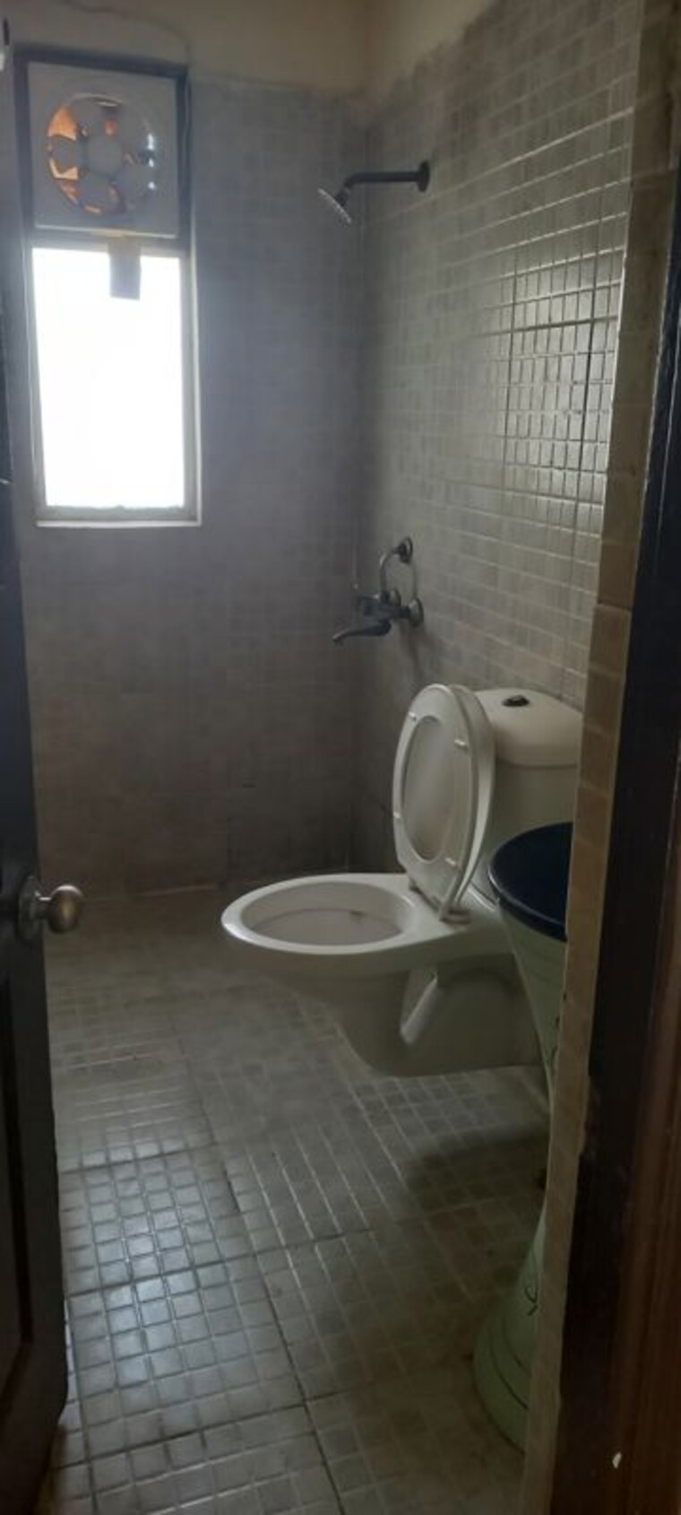 Bathroom, paras-tierea 2 Bedroom 925 Sq.Ft. Apartment In Sector 137 Noida 10526818