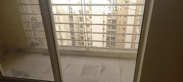 Balcony, paras-tierea 2 Bedroom 925 Sq.Ft. Apartment In Sector 137 Noida 10526818